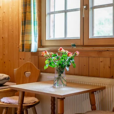 Zaustoi Altes Haus Appartement *